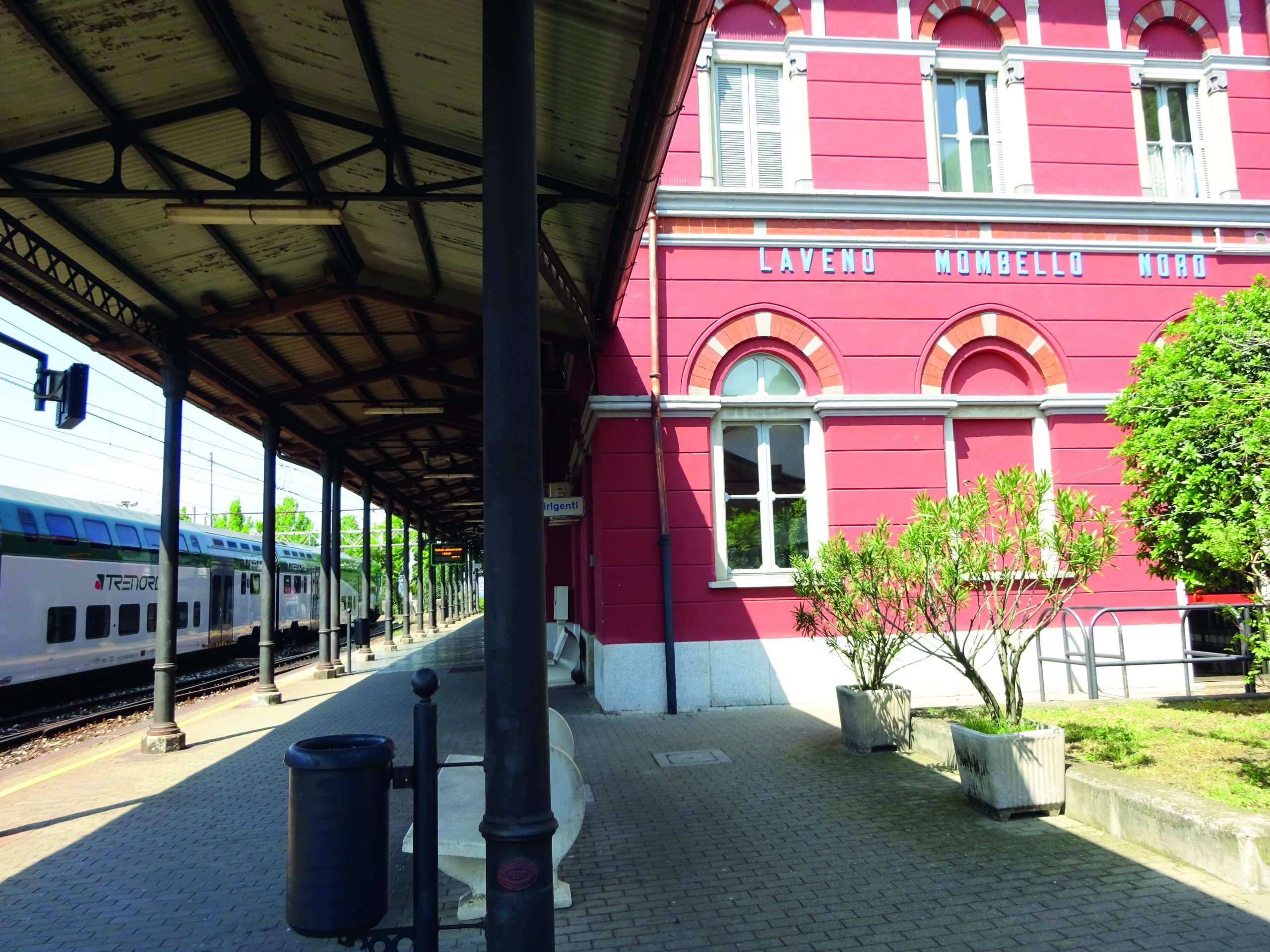 Stazione Laveno-Mombello
