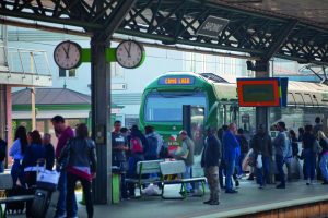 Ferrovienord-Saronno-viaggiatori-banchine