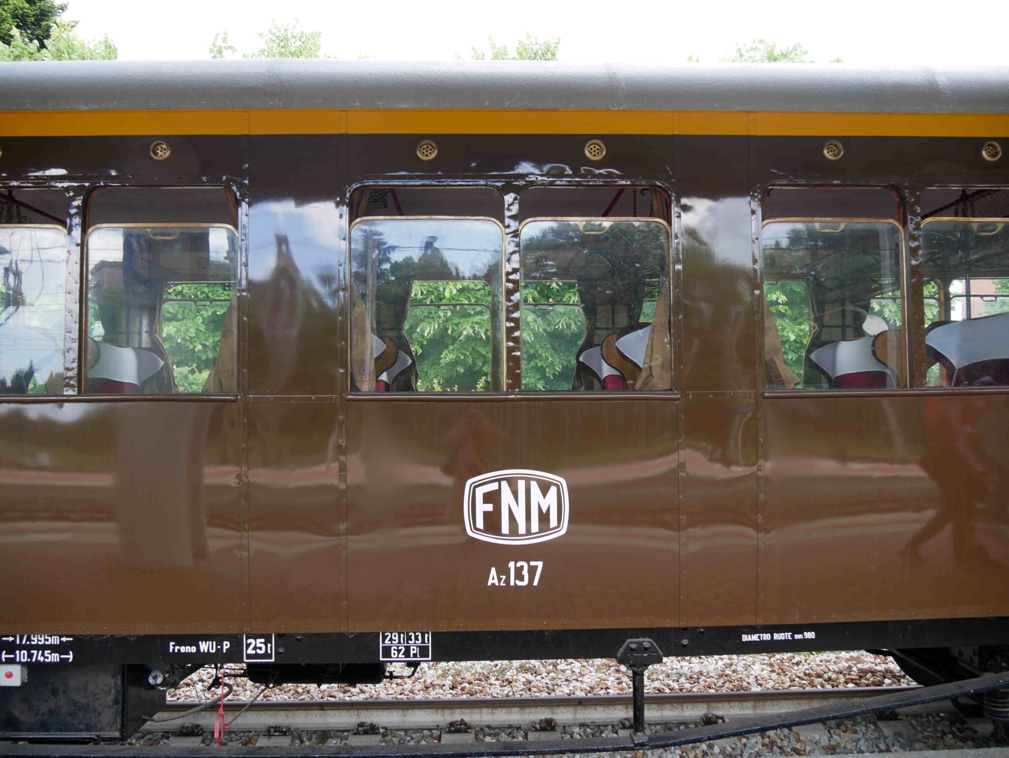 Esterno vettura FNM AZ restaurata