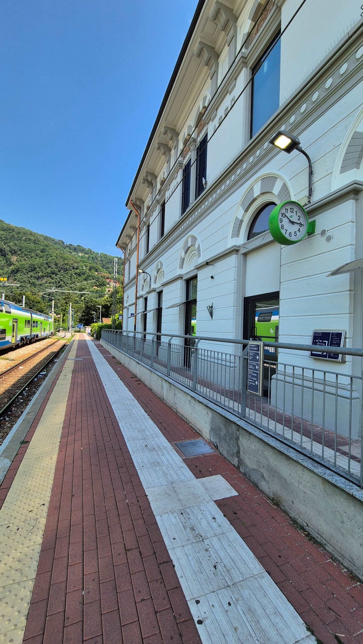 Stazione di Asso banchina