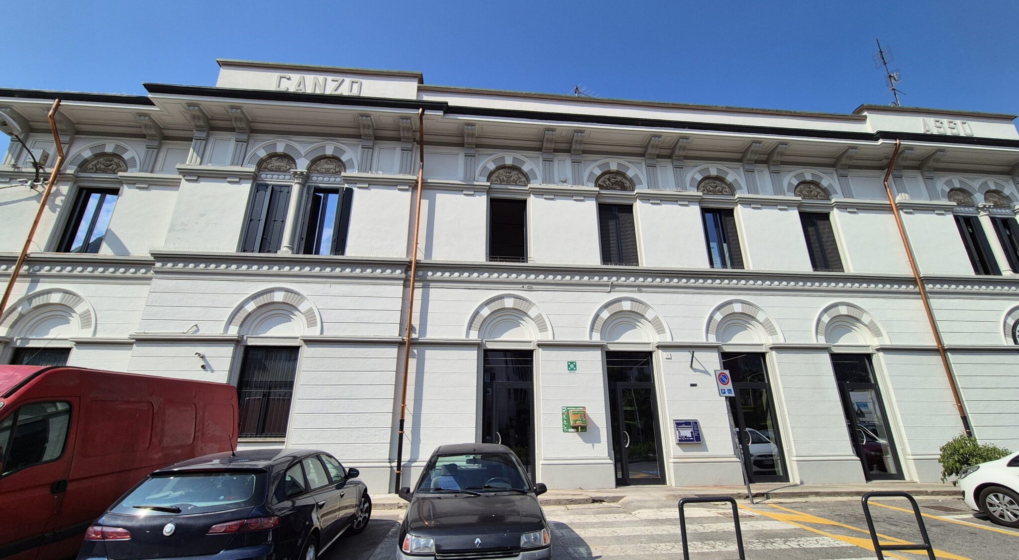 Stazione di Asso facciata
