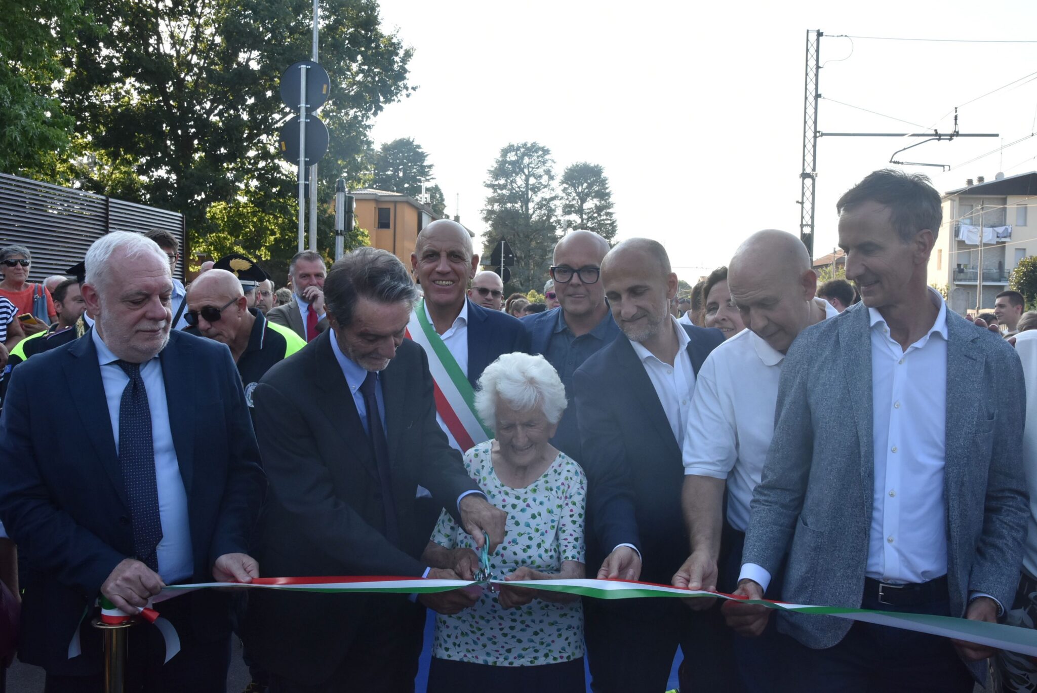 taglio nastro 4